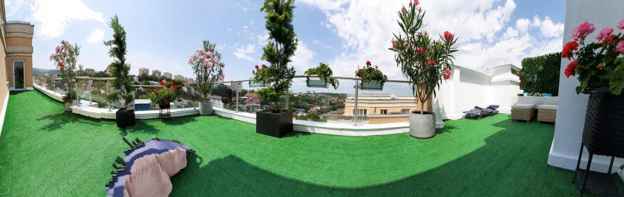 Penthouse Aeroport Iasi Apartment Екстериор снимка